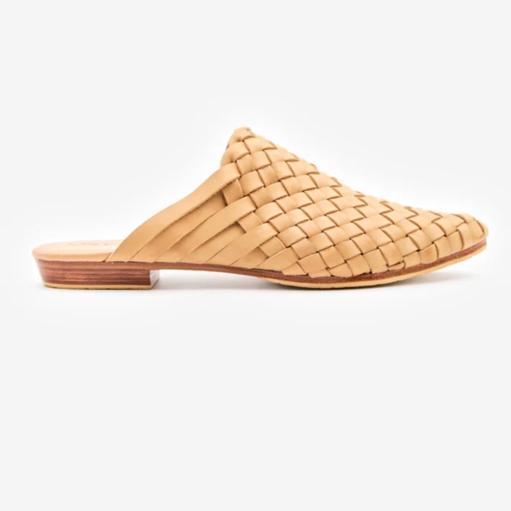 Liberte Prague Woven Cowhide Leather Mule Slip On Flats Shoes Womens 7 Cream Tan - Picture 2 of 9